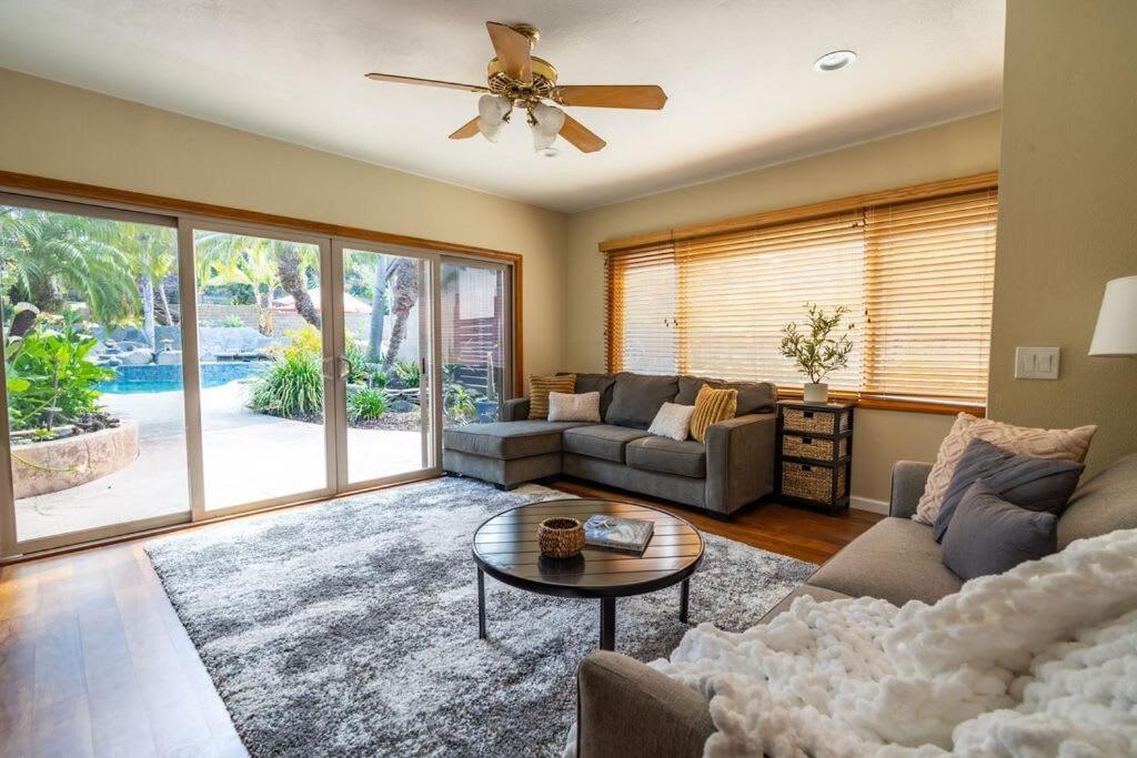 Resort Style Back Yard Heated Pool And Spa Encinitas Exterior foto